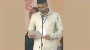 ओपन शर्ट, जींस-क्रॉक्स में पहले दिन मंत्रालय पहुंचे दीपक प्रकाश, अशोक चौधरी ने भी संभाला ग्रामीण कार्य का जिम्मा