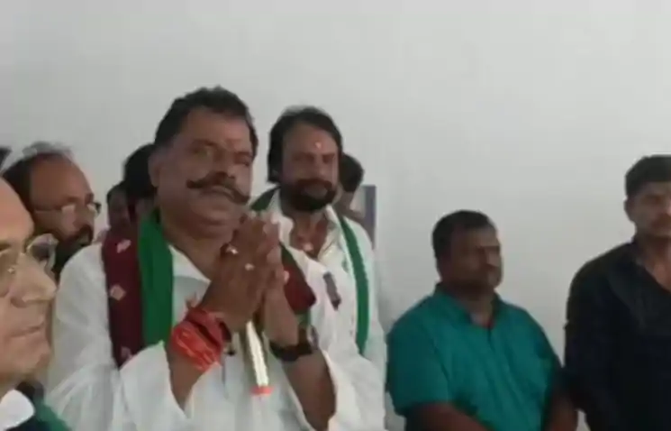 राजद प्रत्याशी लल्लू मुखिया के काफिले पर हमला: बेढना गांव में पथराव, ललन सिंह पर साजिश का आरोप