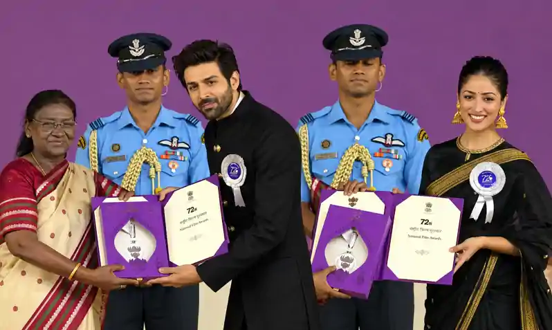 अनंत दादा साहब फाल्के अवॉर्ड से सम्मानित, कार्तिक, ममूटी व यामी बेस्ट अभिनेता-अभिनेत्री अनंत दादा साहब फाल्के अवॉर्ड से सम्मानित, कार्तिक, ममूटी व यामी बेस्ट अभिनेता-अभिनेत्री
