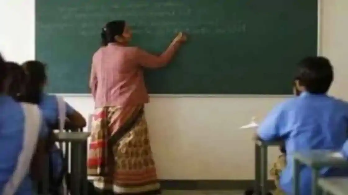 हजारीबाग में शिक्षा तंत्र पर उठे सवाल, अवैध निजी स्कूलों और दोहरे नामांकन से उजागर हुई बड़ी अनियमितताएं