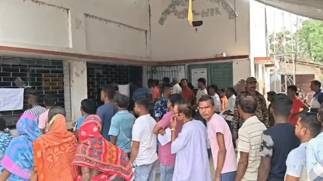 मुर्शिदाबाद में मतदान के दौरान हिंसा और तनाव, आयोग ने मांगी विस्तृत रिपोर्ट