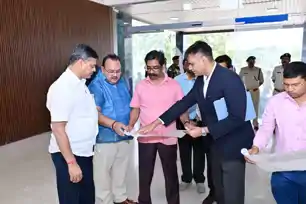 स्टेट हैंगर परियोजना का जायजा लेने पहुंचे सीएम हेमंत सोरेन, समयसीमा में काम पूरा करने का दिया आदेश 