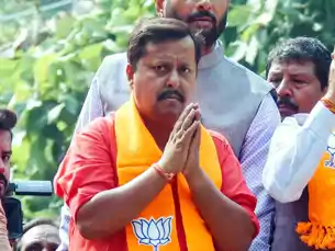 रोड शो के बाद मिलर स्कूल पहुंचे नितिन नबीन, पटना में जय श्रीराम के लगे नारे