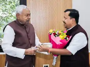 मुख्यमंत्री नीतीश कुमार से मिले नितिन नवीन, साथ दिखे सम्राट चौधरी और विजय सिन्हा