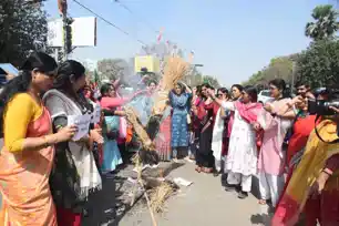 एआई समिट में कांग्रेस के हंगामे के विरोध में भाजपा प्रदेश महिला मोर्चा की महिलाएं सड़क पर उतरीं, किया जोरदार प्रदर्शन