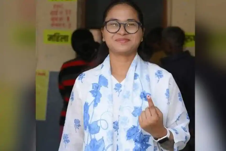 मंत्री शिल्पी नेहा तिर्की ने किया मतदान, युवाओं से की जागरूक भागीदारी की अपील