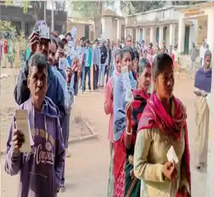 नगर निकाय चुनाव 2026: 48 शहरी निकायों में मतदान जारी, दोपहर 1 बजे तक रांची में 24.90% वोटिंग