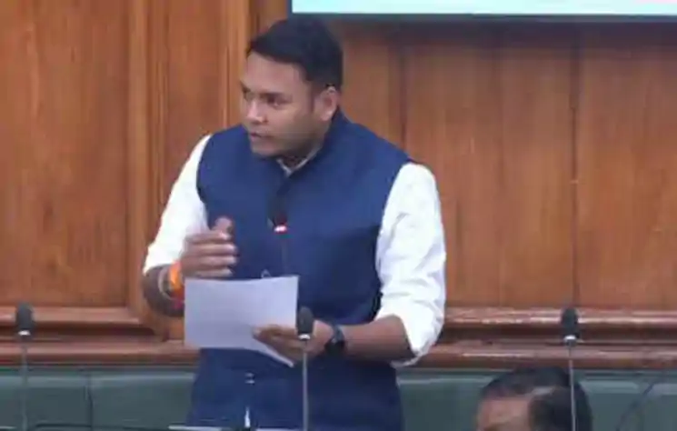 बिहार विधानसभा में बच्चों के बढ़ते स्क्रीन टाइम पर हंगामा, सरकार बनाएगी नई डिजिटल नीति