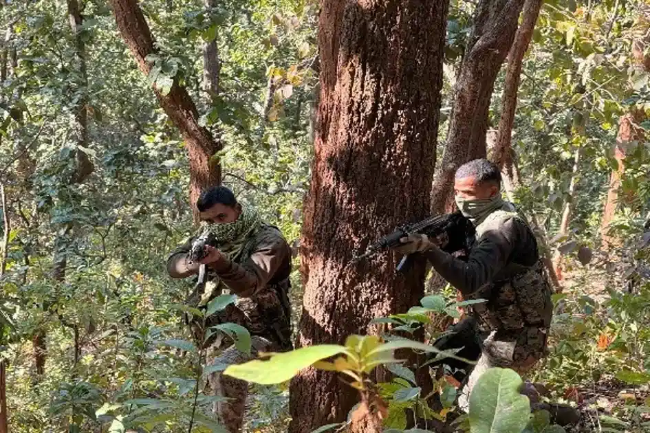 सारंडा में नक्सलियों पर फिर प्रहार, मुठभेड़ में एक महिला नक्सली ढेर 