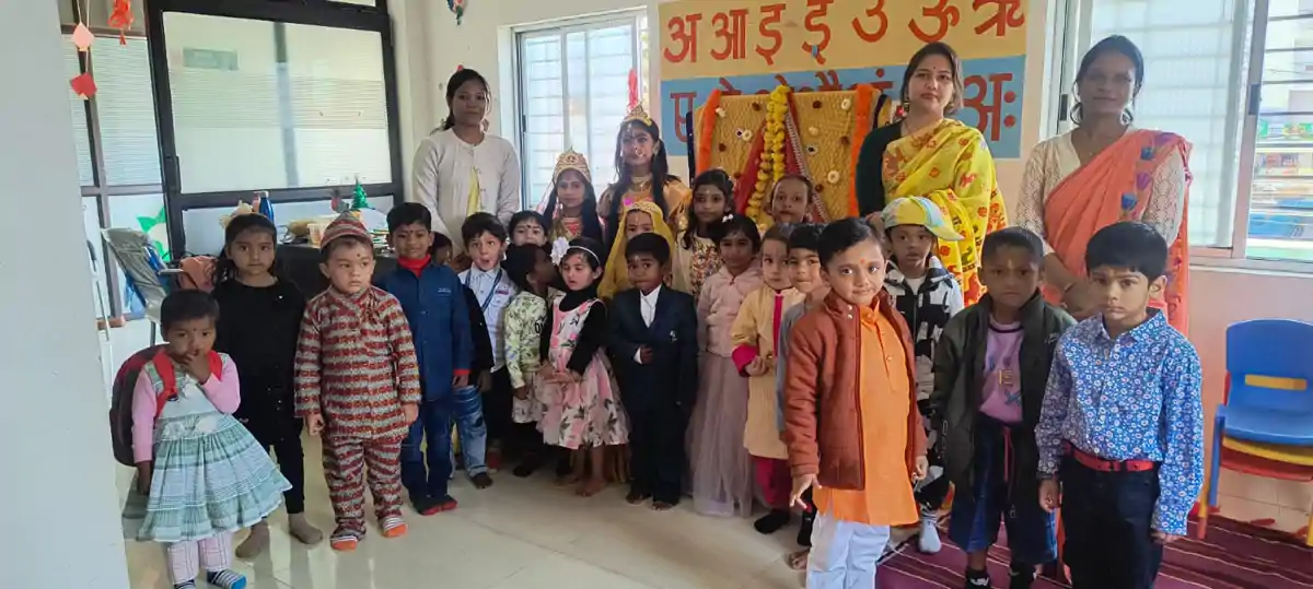 तुपुदाना : भक्ति के रंग में रंगा विद्यालय परिसर, डीएवी सरला स्कूल में माँ सरस्वती की आराधना