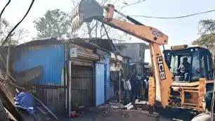 रांची में अतिक्रमण पर नगर निगम की अब तक की सबसे सख्त कार्रवाई, डोरंडा बाजार में चला बुलडोजर