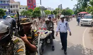 नीट पेपर लीक मामला: गोपालगंज में हाई अलर्ट, पुलिस ने निकाला फ्लैग मार्च