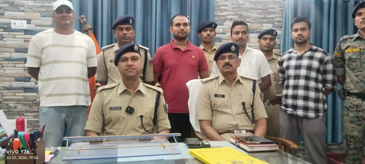 मंदिर से 6 मूर्तियां चोरी करने वाले 3 गिरफ्तार, एर्टिगा कार और सामान बरामद
