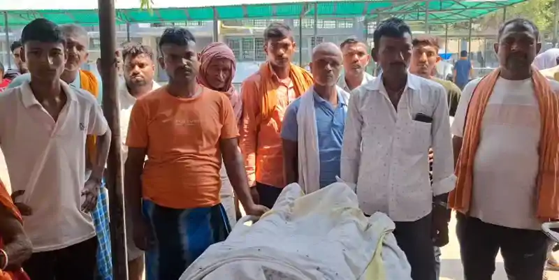 जानलेवा स्कूटी! चार्ज के दौरान ऐसा हुआ की मच गया कोहराम, पुलिस जांच में जुटी जानलेवा स्कूटी! चार्ज के दौरान ऐसा हुआ की मच गया कोहराम, पुलिस जांच में जुटी