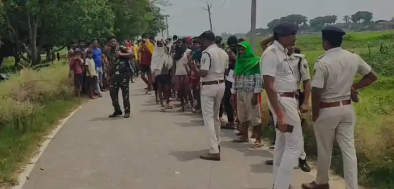 बोरे से बाहर निकला था पैर, ऐसा क्या मिला, जो मच गया हडकंप, पुलिस जांच में जुटी बोरे से बाहर निकला था पैर, ऐसा क्या मिला, जो मच गया हडकंप, पुलिस जांच में जुटी