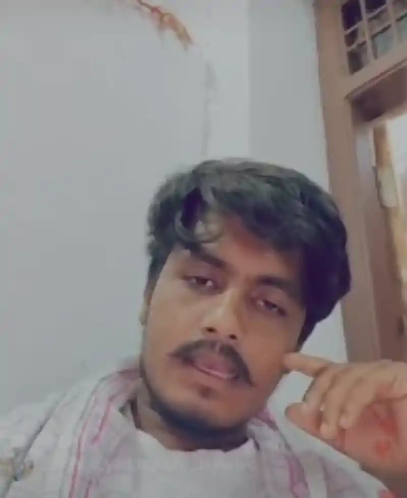 दोनों हाथों से चलाता हूं राइफल, बेवजह परेशान न करे पुलिस, वायरल हुआ युवक का वीडियो दोनों हाथों से चलाता हूं राइफल, बेवजह परेशान न करे पुलिस, वायरल हुआ युवक का वीडियो