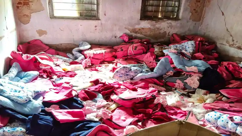 गावां CHC में एक्सपायर स्टॉक मिलने से मचा हड़कंप, जानें क्या है मामला गावां CHC में एक्सपायर स्टॉक मिलने से मचा हड़कंप, जानें क्या है मामला
