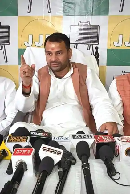 तेज प्रताप यादव का बड़ा कदम, भंग किया अपनी पार्टी का प्रदेश और राष्ट्रीय संगठन, इस नेता को पार्टी से निकाला