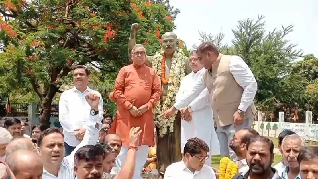 'एक देश, एक विधान' के प्रणेता डॉ. श्यामा प्रसाद मुखर्जी को BJP नेताओं ने किया नमन