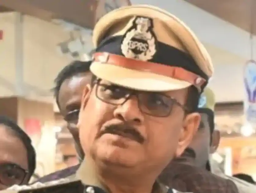 गिर गई गाज, इस केंद्रीय कारा के अधीक्षक हुए निलंबित, जेल में संगठित गिरोह चलाने का आरोप
