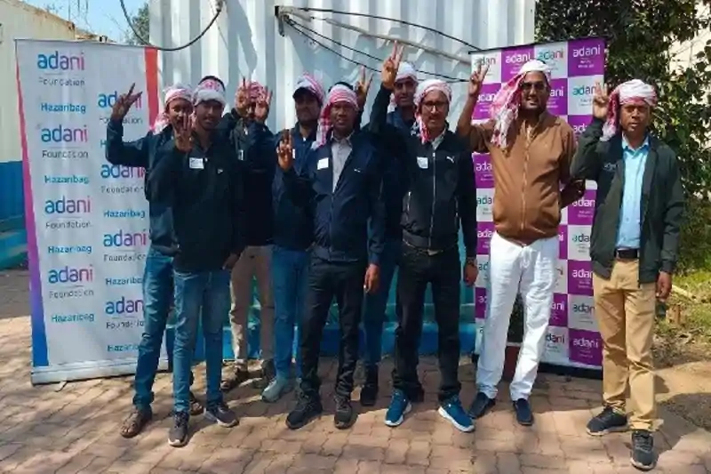 अदाणी फाउंडेशन की पहल से बड़कागांव के युवाओं को मिला नया रास्ता, ड्राइविंग प्रशिक्षण से बढ़े रोजगार के अवसर