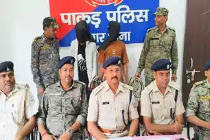 पाकुड़ में अवैध हथियार के साथ दो गिरफ्तार, किन्नर समुदाय से जुड़ा है एक आरोपी  