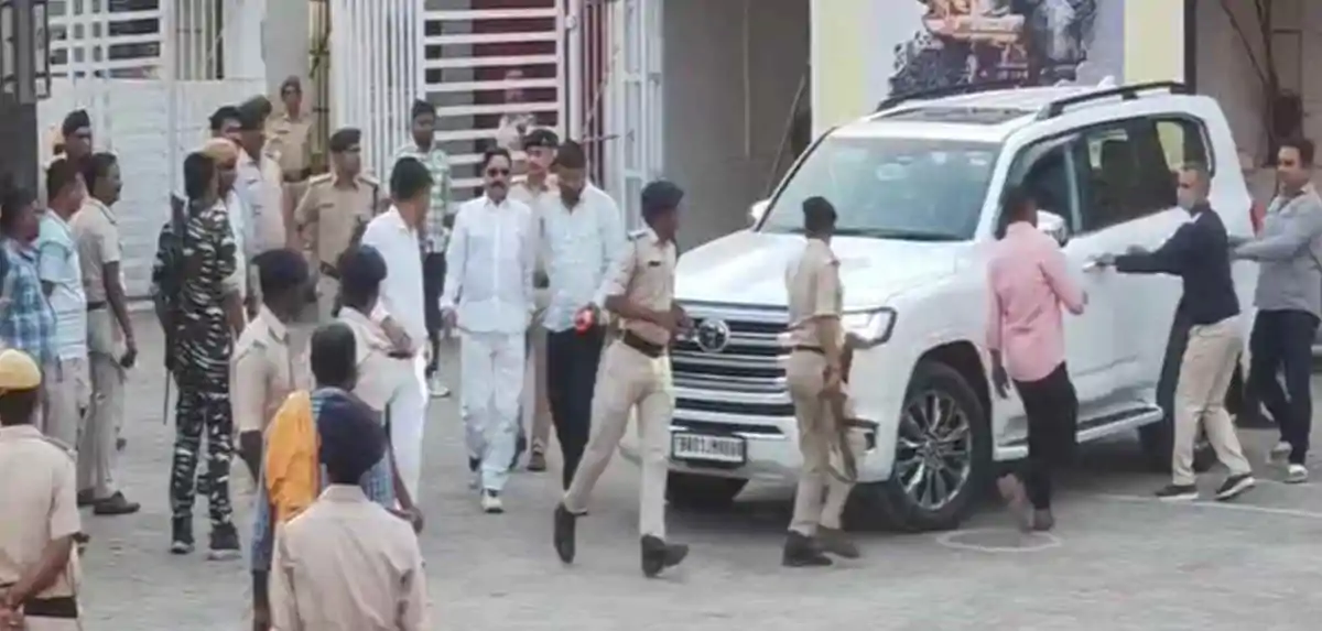 4 महीने बाद जेल से बाहर आए अनंत सिंह, 50 गाड़ियों के काफिले संग निकले, घर पर जश्न, आतिशबाजी से गूंजा माहौल