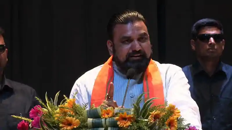 सम्राट चौधरी ने खुले मंच से कह दिया, हरे गमछे वाले को खोजिए, 48 घंटे में जवाब देना है सम्राट चौधरी ने खुले मंच से कह दिया, हरे गमछे वाले को खोजिए, 48 घंटे में जवाब देना है