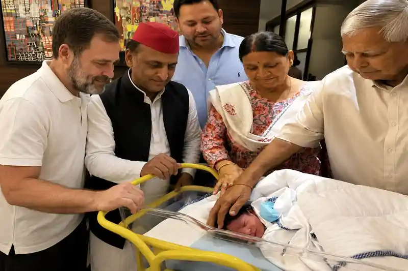 तेजस्वी के बेटे के जन्मदिन पर लालू का शक्ति प्रदर्शन, राहुल-अखिलेश-केजरीवाल समेत बड़े नेताओं को बुलाया, इस दिन मचेगी धूम तेजस्वी के बेटे के जन्मदिन पर लालू का शक्ति प्रदर्शन, राहुल-अखिलेश-केजरीवाल समेत बड़े नेताओं को बुलाया, इस दिन मचेगी धूम