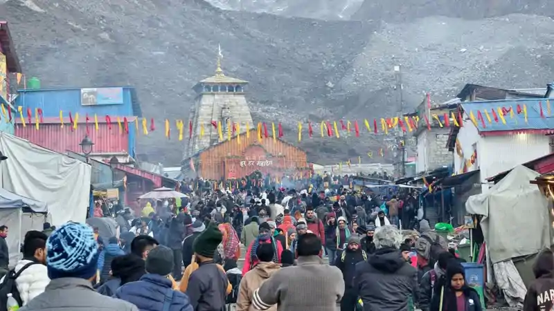 भैया दूज पर बंद हुए केदारनाथ धाम के कपाट, पंचमुखी डोली शीतकालीन गद्दीस्थल की ओर रवाना भैया दूज पर बंद हुए केदारनाथ धाम के कपाट, पंचमुखी डोली शीतकालीन गद्दीस्थल की ओर रवाना
