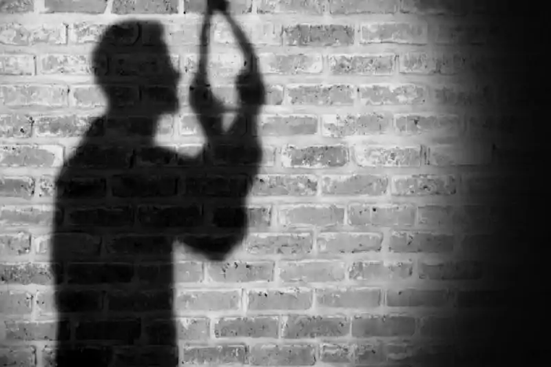 फंदे से झूलता मिला झारखंड आर्म्ड फोर्स-2 के जवान का श*व, जांच में जुटी पुलिस फंदे से झूलता मिला झारखंड आर्म्ड फोर्स-2 के जवान का श*व, जांच में जुटी पुलिस