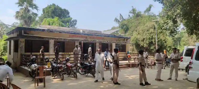 Bihar MLC Election: कटेया में शिक्षक एमएलसी चुनाव में 97.14% मतदान Bihar MLC Election: कटेया में शिक्षक एमएलसी चुनाव में 97.14% मतदान