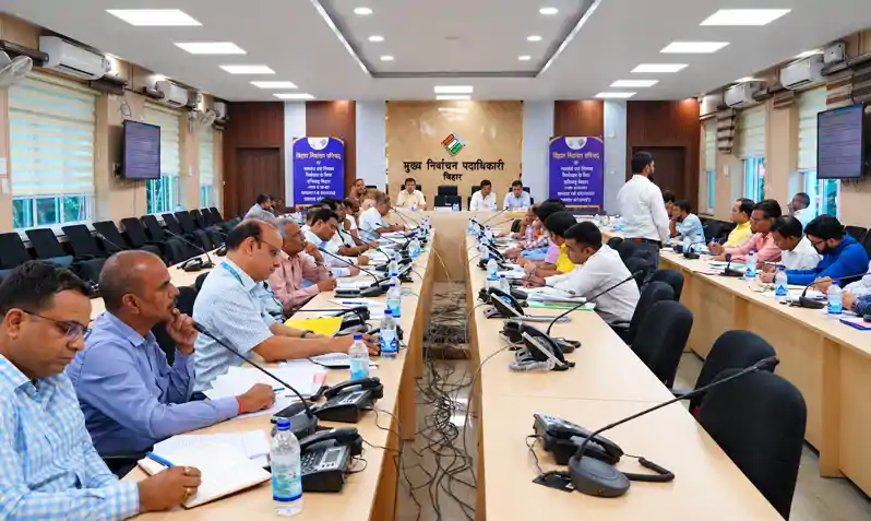 बिहार MLC चुनाव : 8 सीटों पर वोटिंग शुरू, शाम चार बजे तक होगा मतदान बिहार MLC चुनाव : 8 सीटों पर वोटिंग शुरू, शाम चार बजे तक होगा मतदान
