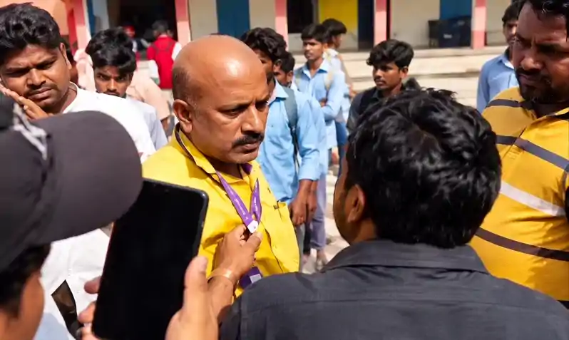 मनचला प्रिंसिपल मांग रहा था छात्रा का नंबर, ग्रामीणों ने कर दी धुलाई, शिक्षा मंत्री के गृह जिले का मामला