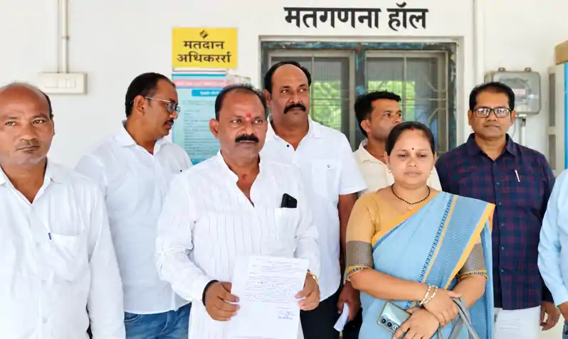 आवास योजना की सूची से नाम हटाने पर मुखिया संघ नाराज, दोबारा भौतिक जांच की मांग आवास योजना की सूची से नाम हटाने पर मुखिया संघ नाराज, दोबारा भौतिक जांच की मांग