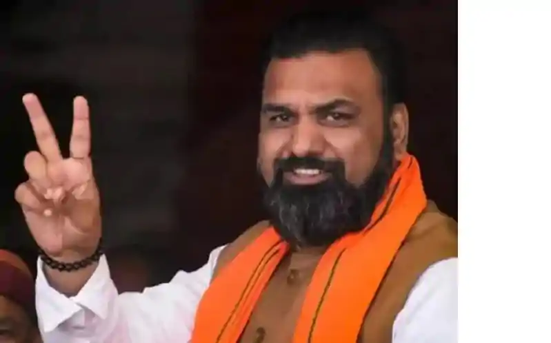 Bihar Politics: बहुमत साबित करने सम्राट चौधरी पहुंचे विधानसभा, तेजस्वी की कुर्सी भी खतरे में Bihar Politics: बहुमत साबित करने सम्राट चौधरी पहुंचे विधानसभा, तेजस्वी की कुर्सी भी खतरे में