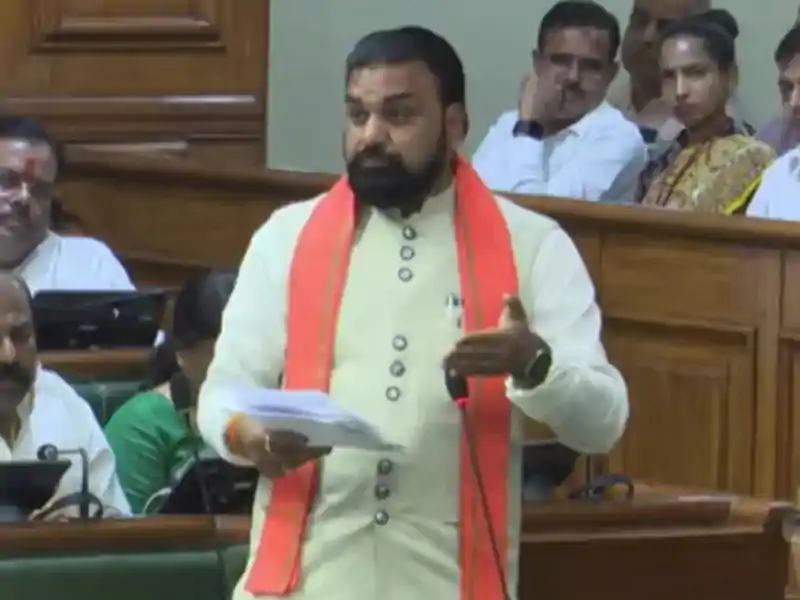अफसर-मंत्री के बेटे सरकारी स्कूल में पढ़ेंगे, थाना, ब्लॉक और अंचल..सम्राट चौधरी के भाषण की 10 बड़ी बातें अफसर-मंत्री के बेटे सरकारी स्कूल में पढ़ेंगे, थाना, ब्लॉक और अंचल..सम्राट चौधरी के भाषण की 10 बड़ी बातें