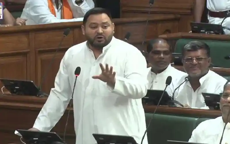 Bihar Politics:'लालू जी की पाठशाला से निकले हैं CM' तेजस्वी ने सम्राट चौधरी को दी बधाई Bihar Politics:'लालू जी की पाठशाला से निकले हैं CM' तेजस्वी ने सम्राट चौधरी को दी बधाई