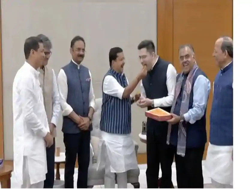 आप में सियासी भूचाल, राघव चड्ढा बीजेपी में शामिल, 7 सांसदों ने छोड़ा केजरीवाल का साथ 