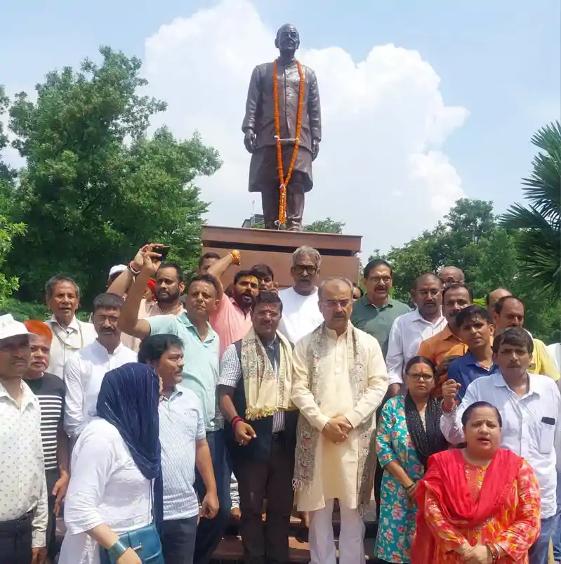 अरुण जेटली की पुण्यतिथि पर पूर्व मंत्री मंगल पांडेय और विधायक संजय गुप्ता समेत भाजपा नेताओं ने दी श्रद्धांजलि