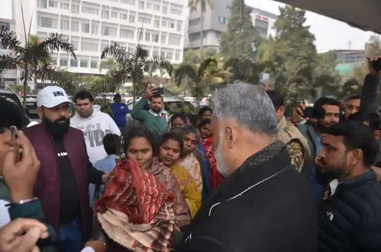 पप्पू यादव ने समर्थकों के साथ मनाया 59वां जन्मदिन, गरीबों के बीच किया कंबल वितरण