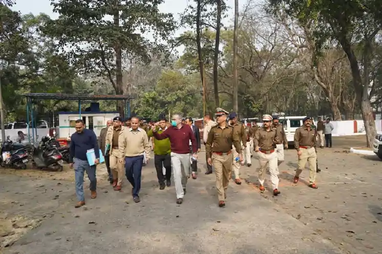 राष्ट्रपति के जमशेदपुर दौरे को लेकर प्रशासन अलर्ट, सचिव और आईजी ने सुरक्षा व्यवस्था का लिया जायजा