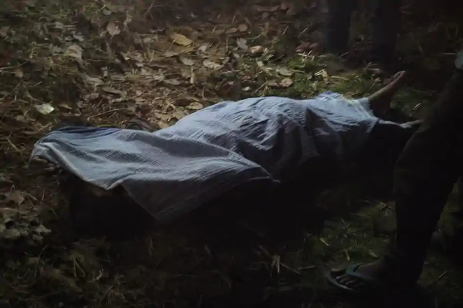 जामताड़ा : खेत में संदिग्ध हालात में बरामद हुआ युवक का श*व, घर से मतदान के लिये निकला था