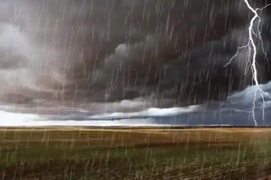 झारखंड में बदला मौसम का मिजाज, तेज आंधी और बूंदाबांदी से मिली राहत