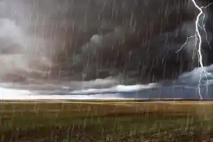 झारखंड में बदला मौसम का मिजाज, तेज आंधी और बूंदाबांदी से मिली राहत