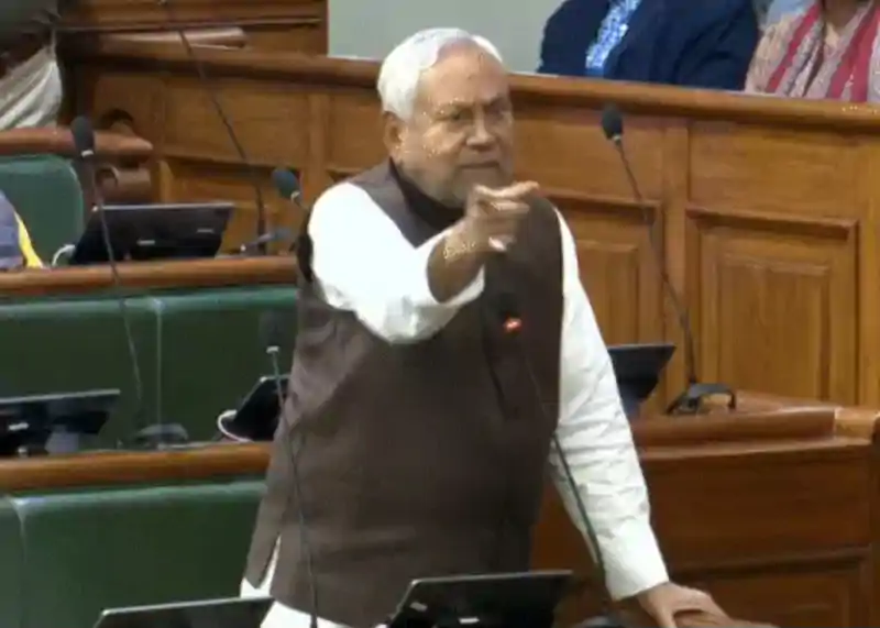 विधानसभा में CM और भाई वीरेंद्र में तीखी नोकझोंक, RJD विधायक बोले– सरकार नहीं चलेगी, नीतीश कुमार का जवाब - आपने कोई काम नहीं किया नीतीश कुमार की तस्वीर