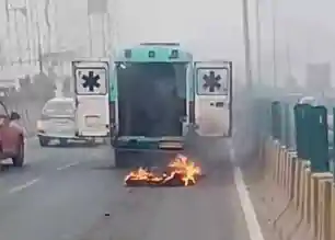 पटना के अटल पथ पर हादसा, चलती एंबुलेंस में लगी आग, मरीज को खींचकर बाहर निकाला गया 