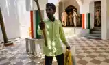 हाथ में कुल्हाडी और जुबान पर "ये मजदूर का हाथ है कातिया", अचंभित कर देगी यह खबर