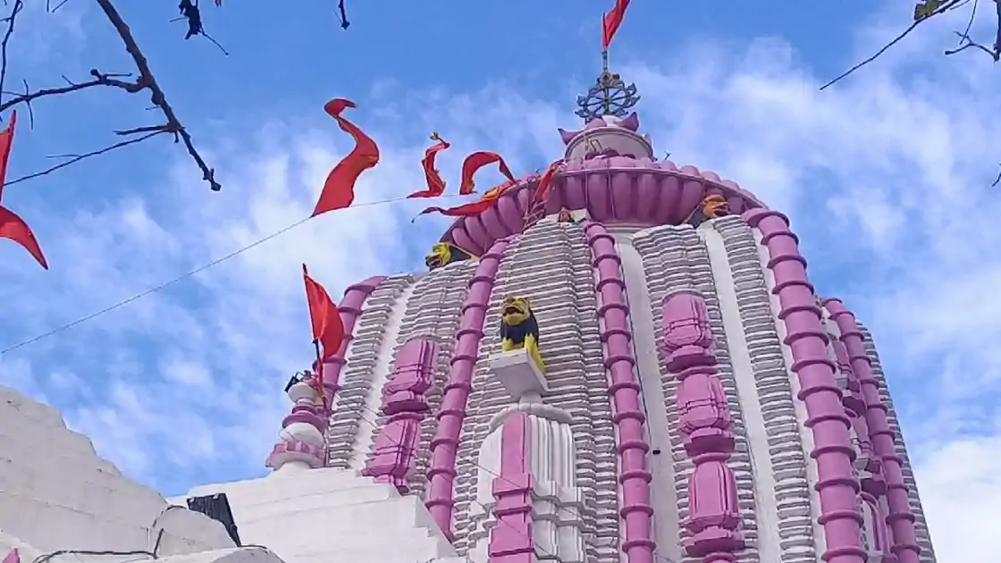 मंदिर के खातों पर उठे सवाल, फॉरेंसिक जांच की मांग लेकर कोर्ट पहुंचा मामला