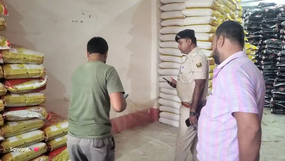 गोदाम का ताला तोड़ हजारों की चोरी, संदिग्ध युवक हिरासत में, सीसीटीवी खंगाल रही पुलिस